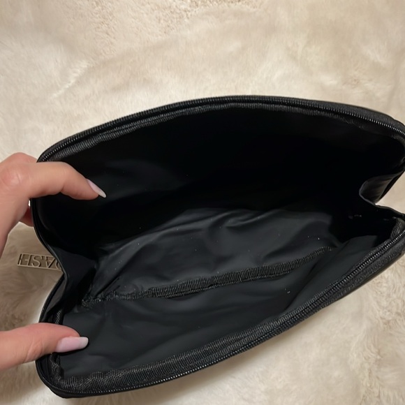 Dash - Kardashian Makeup Bag - Picture 2 of 2